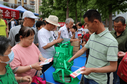 最新疫情口号，团结一心，共筑安全防线